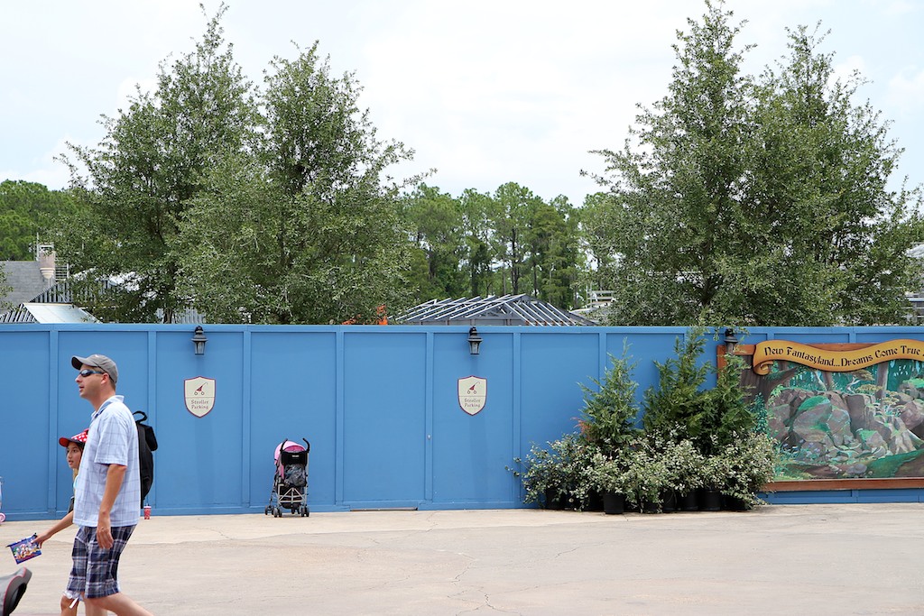 Fantasyland - More steel structures in Belle's Village