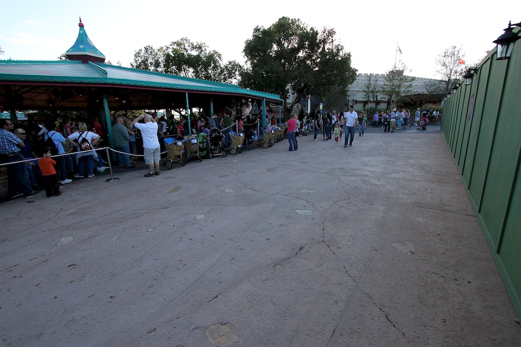 Fantasyland - Guests can once again walk all the way around the Teacups