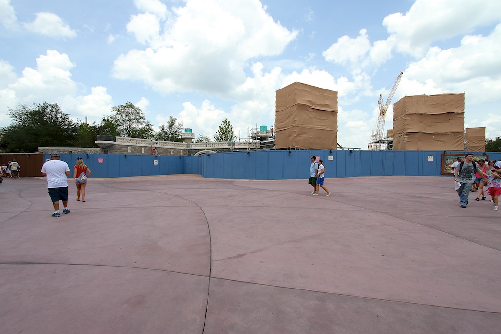 Fantasyland - Wide view of the castle walls