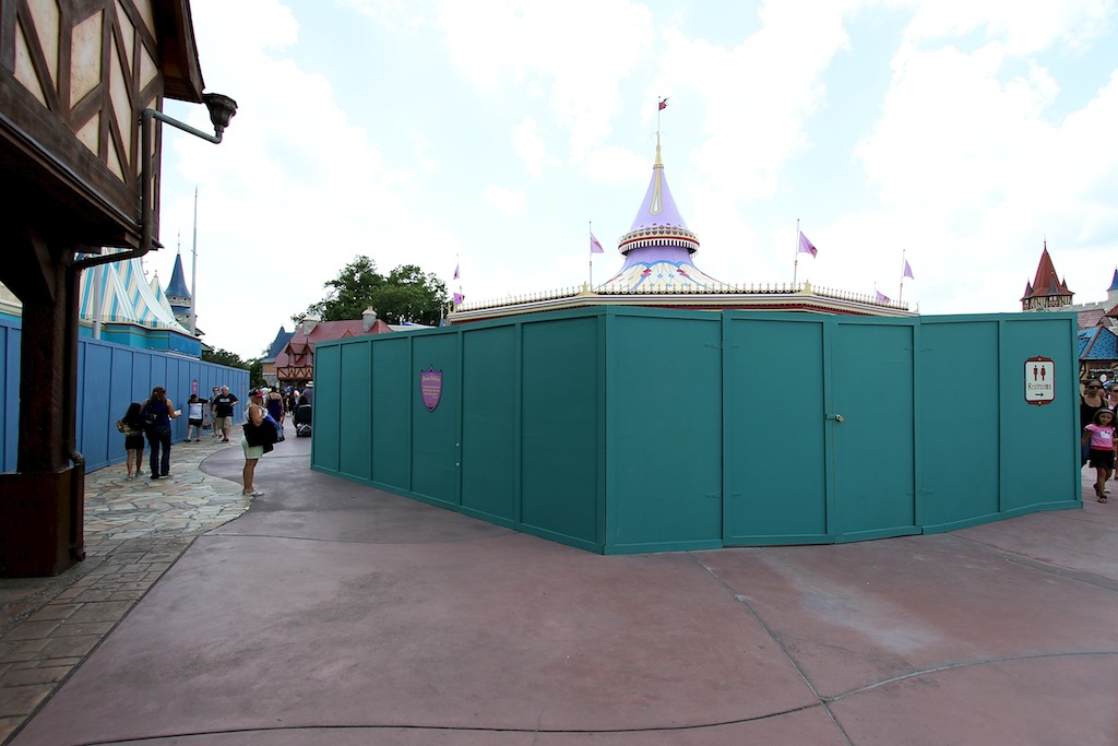 Fantasyland - Walls up near to the former Snow White Scary Adventures