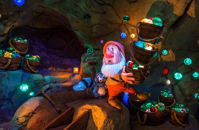 Seven Dwarfs Mine Train animatronics Seven Dwarfs Mine Train animatronics