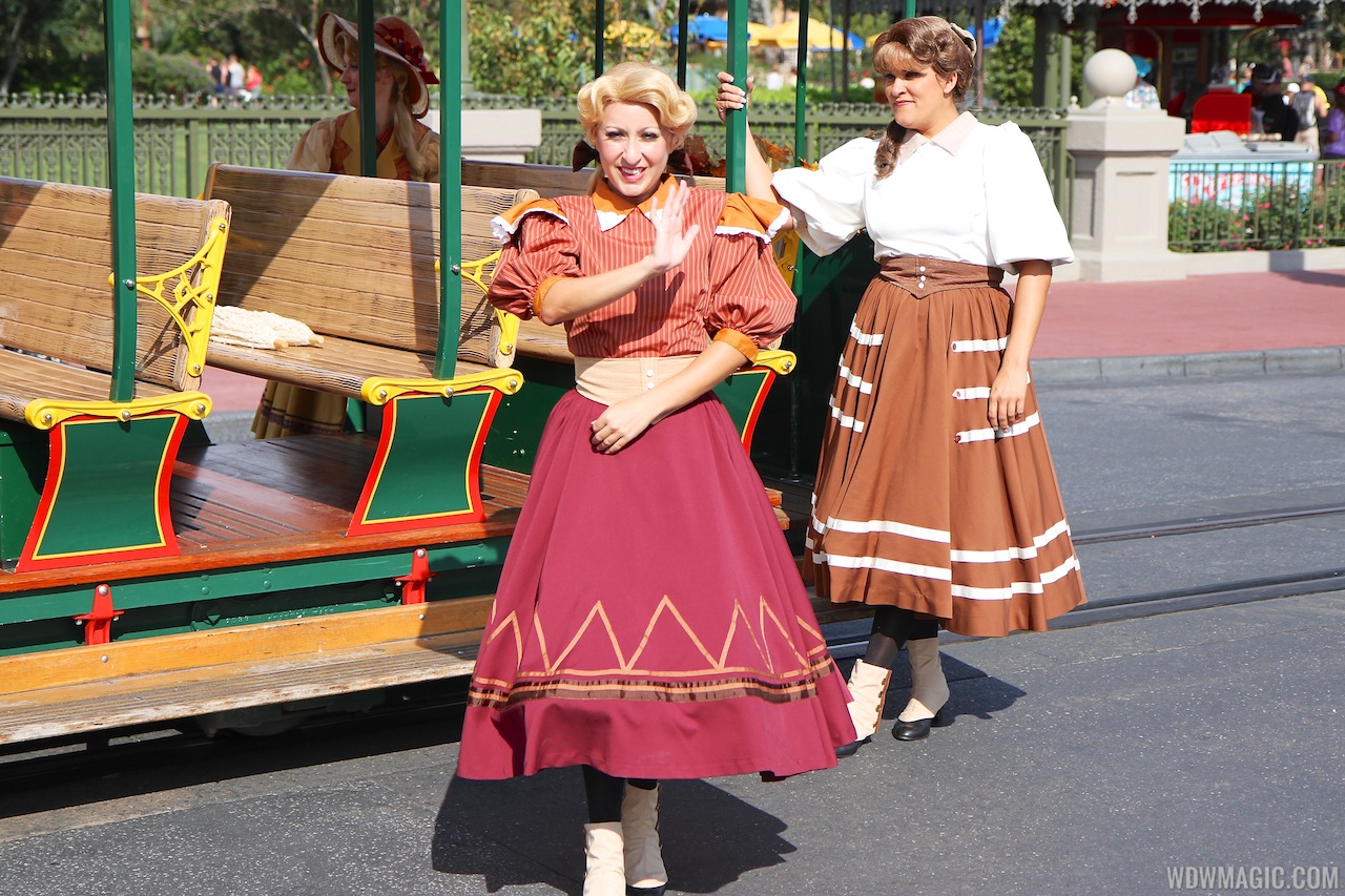 Main Street Trolley Show - Main Street Trolley Show fall edition