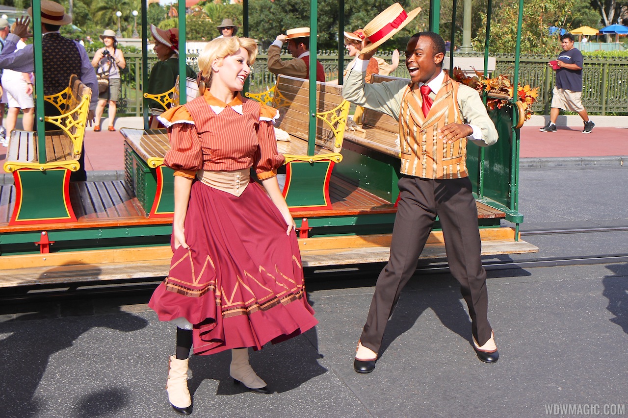 Main Street Trolley Show - Main Street Trolley Show fall edition