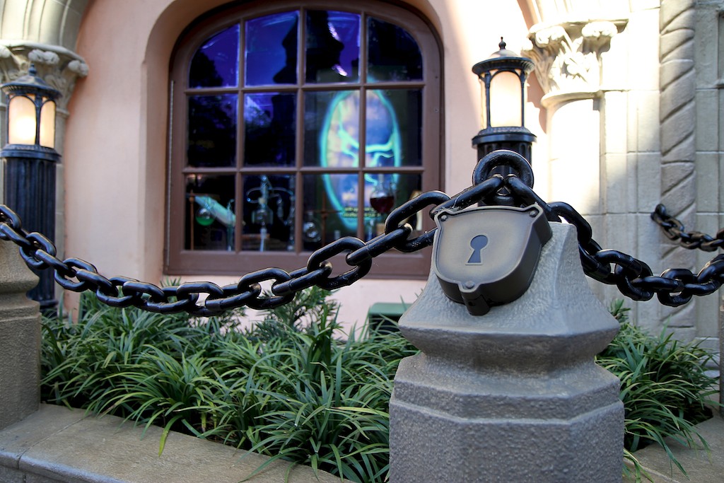 Sorcerers of the Magic Kingdom - A game portal in Fantasyland