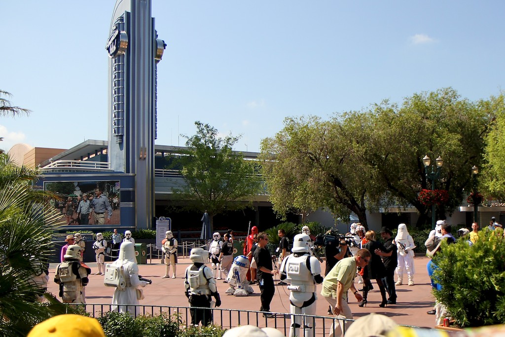 Star Tours - The Adventures Continue - C3PO leads the parade to Star Tours