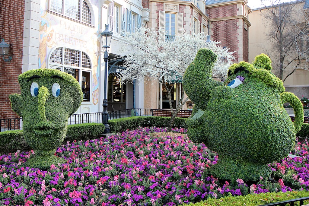 International Flower and Garden Festival - Chip and Mrs Potts topiary in France