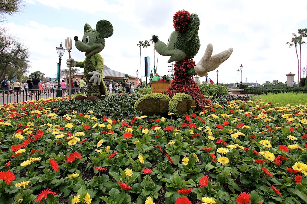 International Flower and Garden Festival - Farmer Mickey and Minnie Topiary