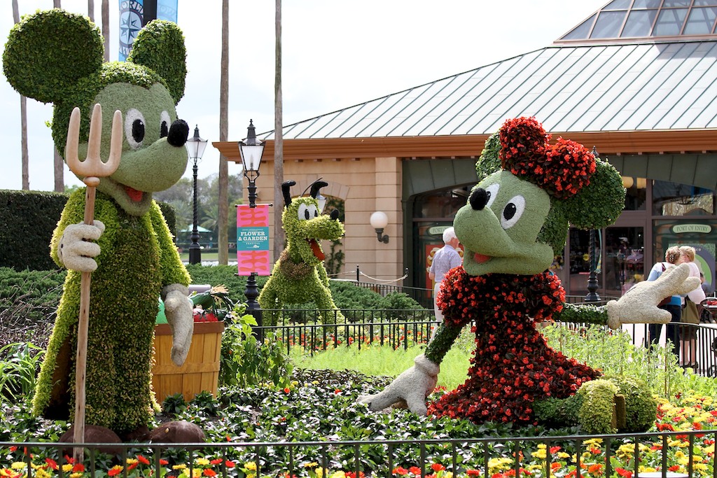 International Flower and Garden Festival - Farmer Mickey and Minnie Topiary