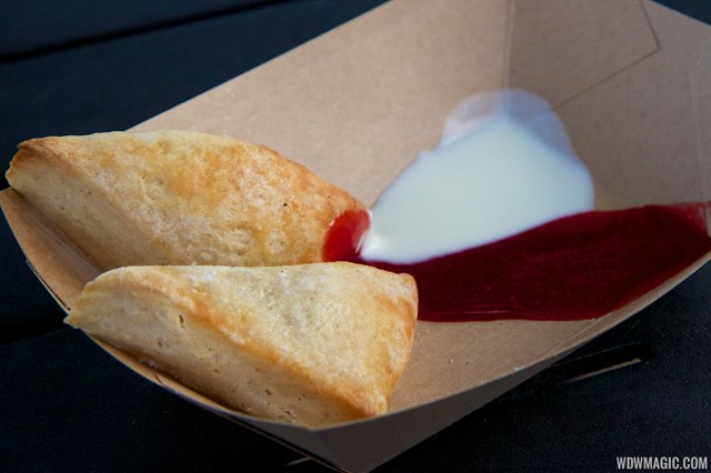 2014 Epcot Flower and Garden Festival Outdoor Kitchen kiosk - Buttercup Cottage UK - Lemon Scones $3.25 2014 Epcot Flower and Garden Festival Outdoor Kitchen kiosk - Buttercup Cottage UK - Lemon Scones $3.25