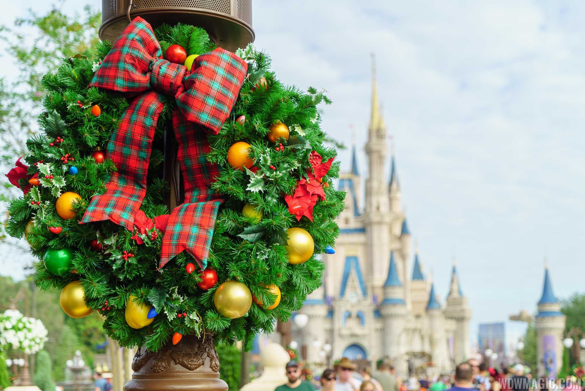 holidays decorations at the magic kingdom 2016 photo 14 holidays decorations at the magic kingdom 2016 photo 14