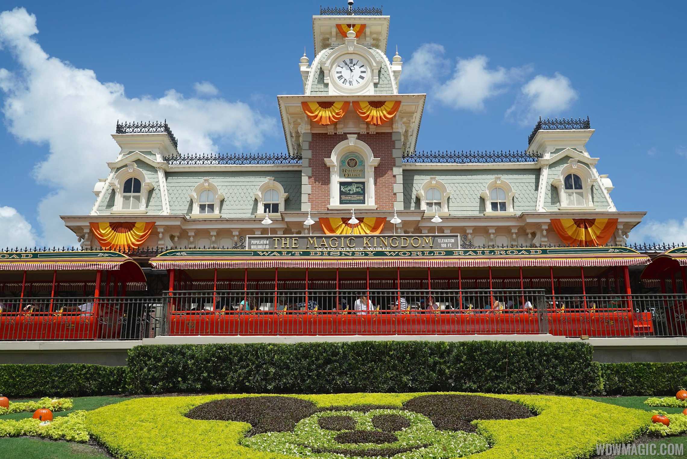 magic kingdoms fall halloween decorations 2014