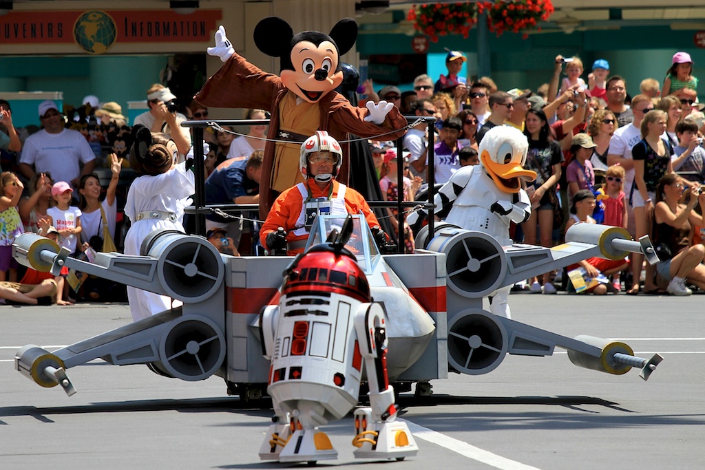 Star Wars Weekends - Jedi Mickey, R2-MK, Donald Duck, and Minnie