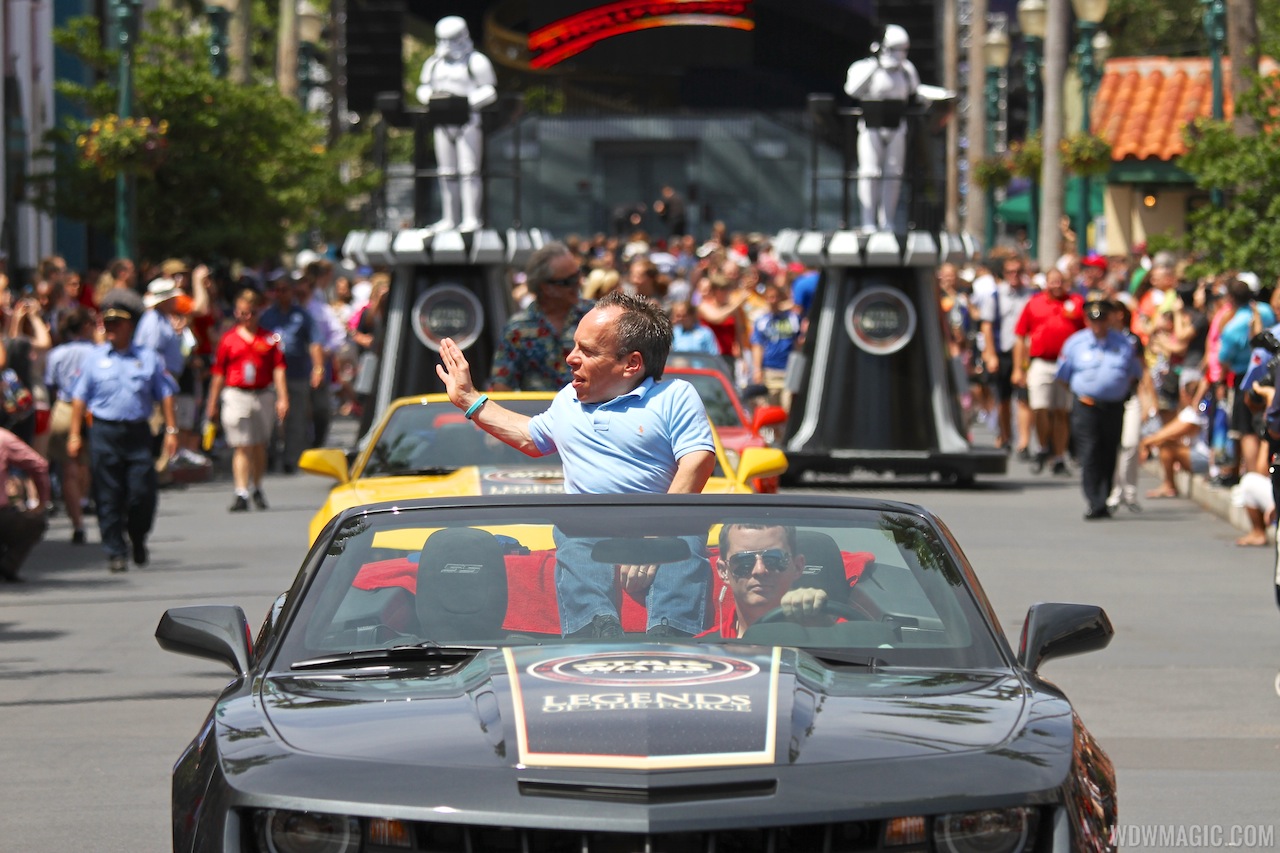 Star Wars Weekends - 2013 Star Wars Weekends - Weekend 2 Legends of the Force motorcade - Warwick Davis