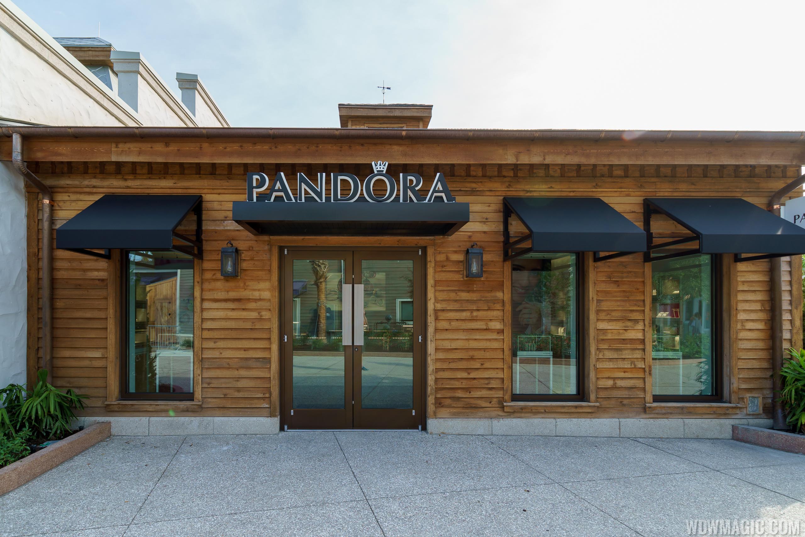 pandora jewelry disney springs